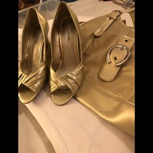 Gold  casual heels with handbag.  Merona brand
